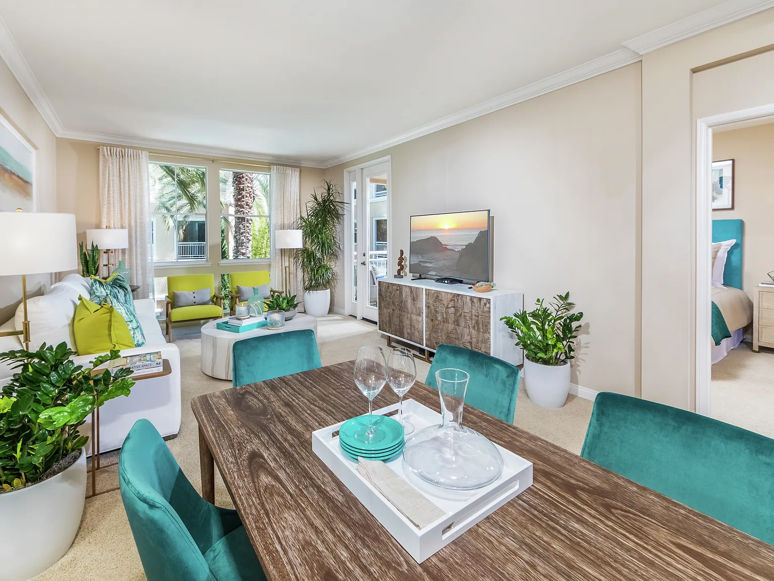 La Jolla Palms Apartment Homes — Photo 4