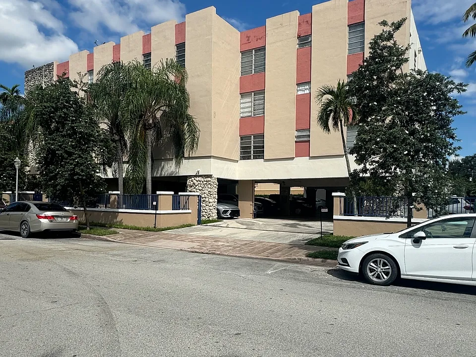 221 Majorca Ave #306