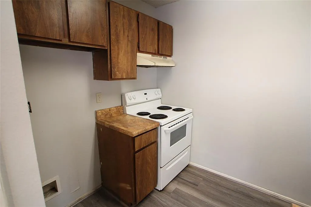 2 bed, 1.0 bath, 1770 sqft, $1,000 — Photo 3