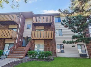 720 Prescott Dr APT 111, Roselle, IL 60172