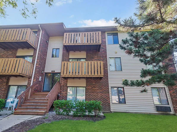 720 Prescott Dr APT 111, Roselle, IL 60172