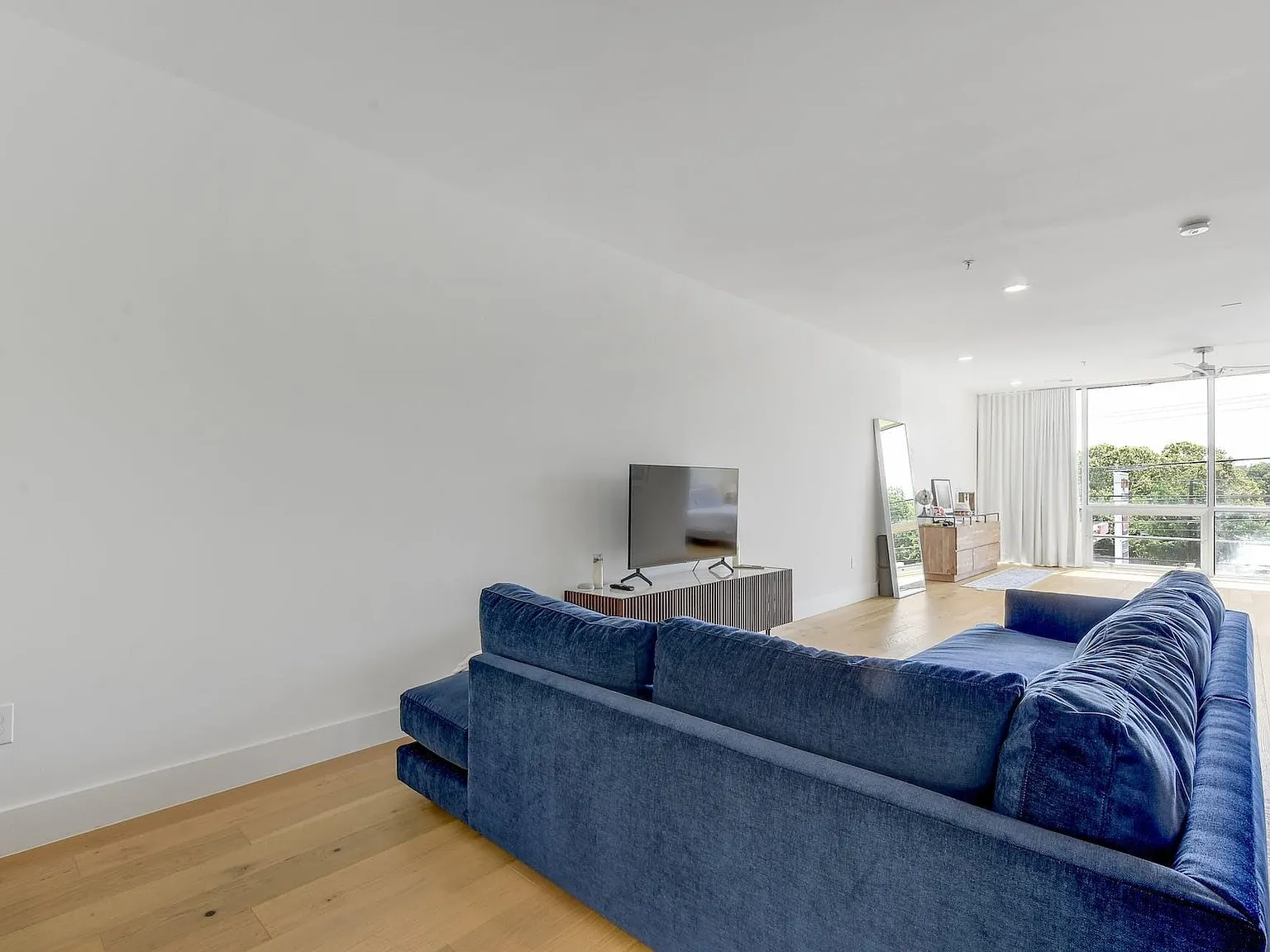 Studio, 1.0 bath, 1110 sqft, $2,600 — Photo 4