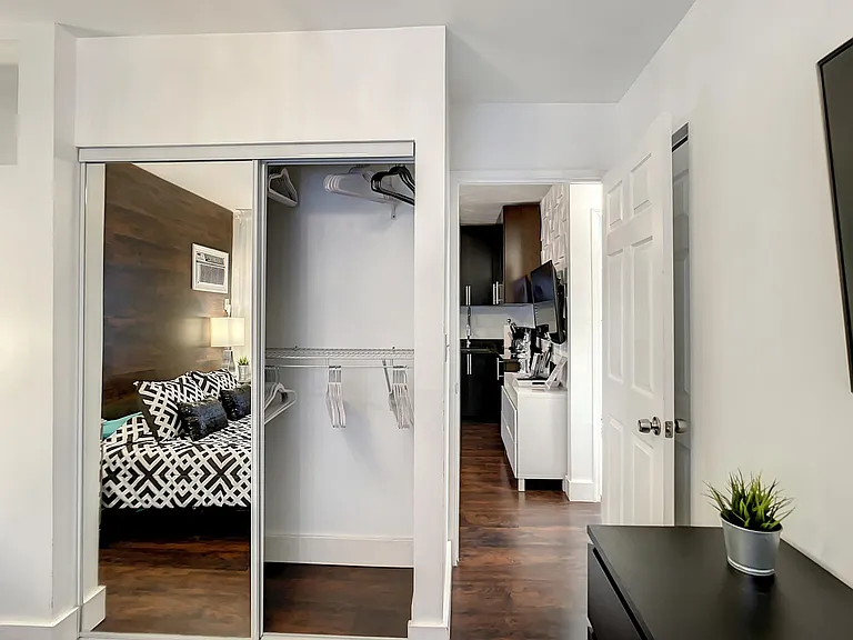 2100 SW 36th Ave — Photo 9
