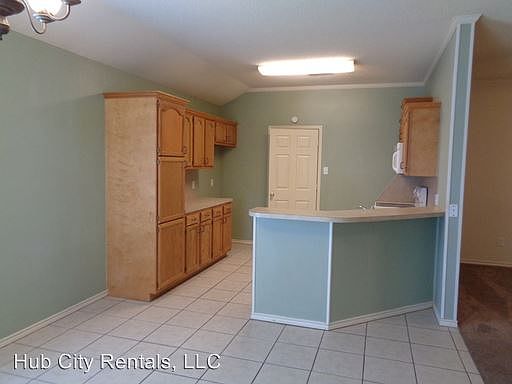 2nd image of 10701 Akron Ave