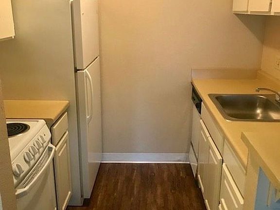 2nd image of 456 Nash St Unit 6
