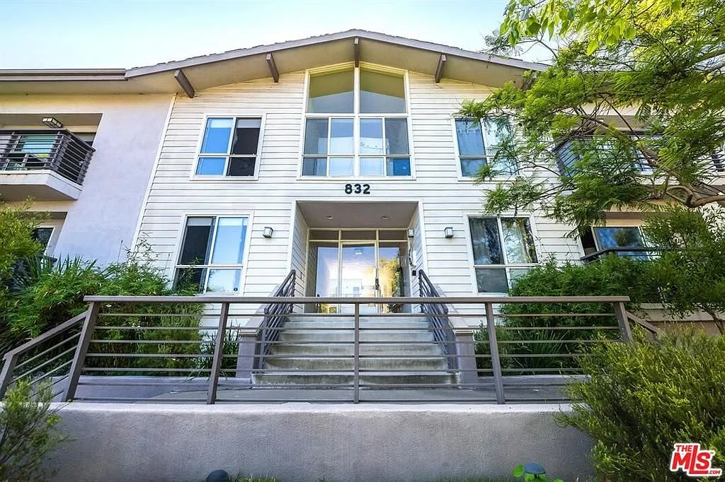 Building Photo - 832 Euclid St #104