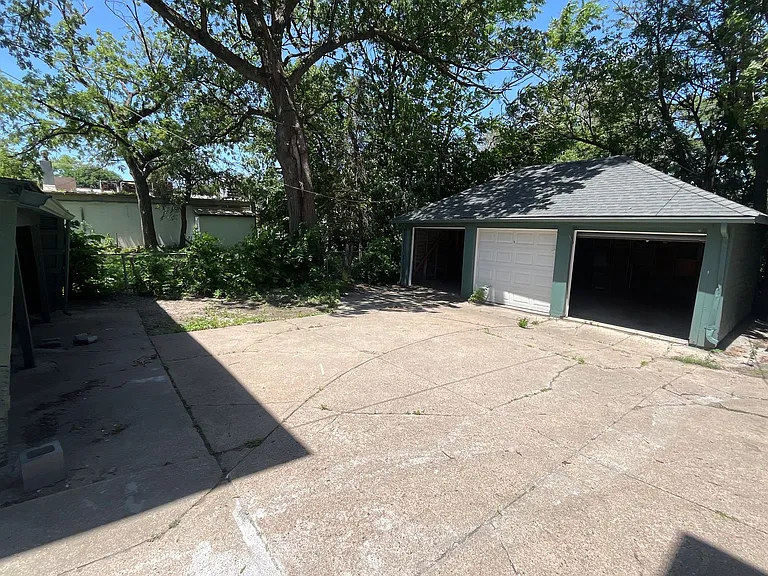 3216 Cass St — Photo 3