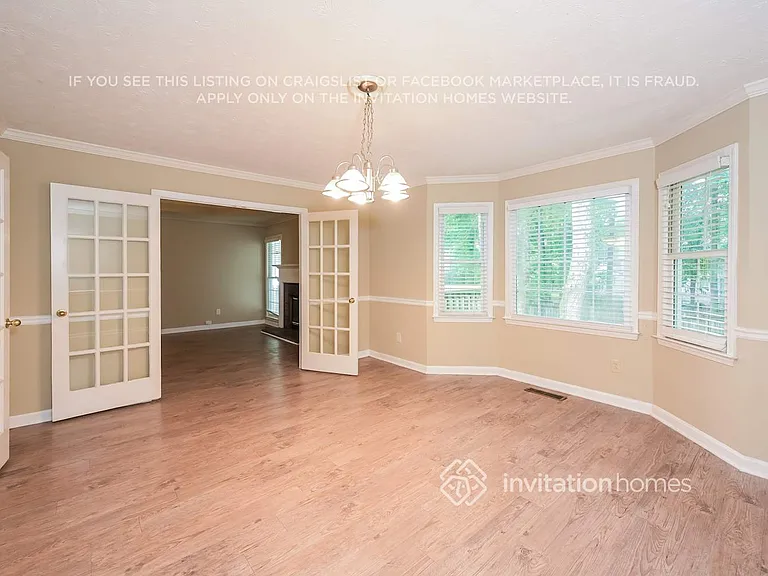 2355 Huntington Dr — Photo 6