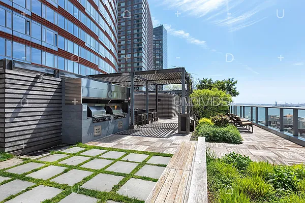 Rented by Level Group | media 33