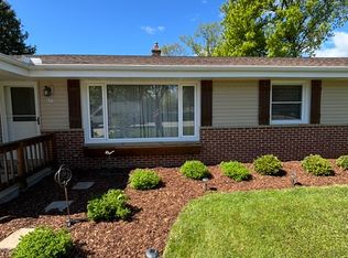 409 Hill N Dale Cir, Hartland, WI 53029