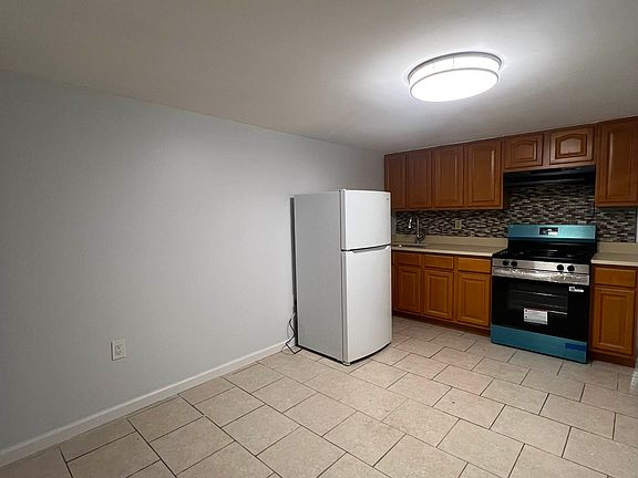 4th image of 948 E 53rd St #L