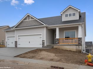 702 Dogwood Ln, Norwalk, IA 50211