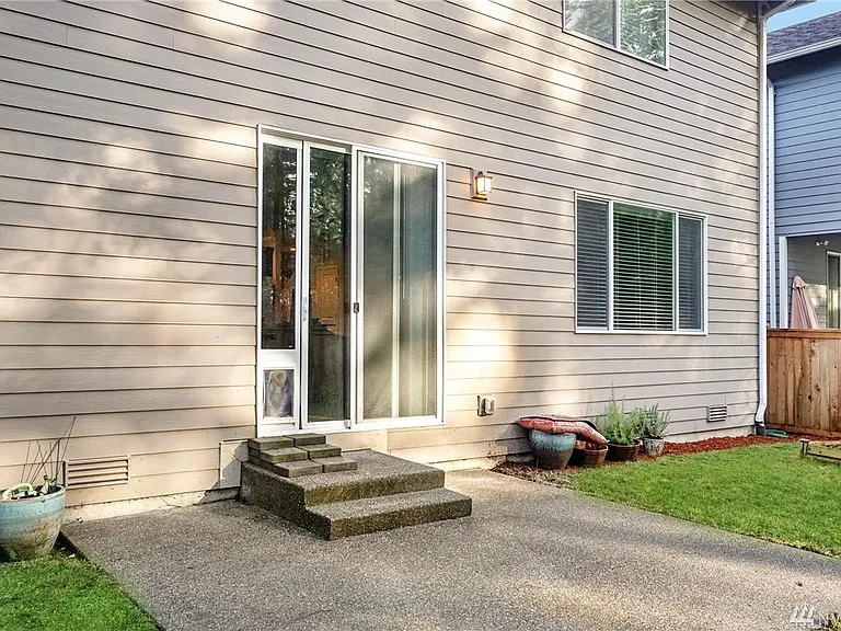 8935 Corona St NE — Photo 14