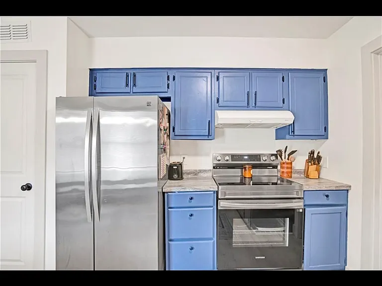 856 Henckley Ave — Photo 4