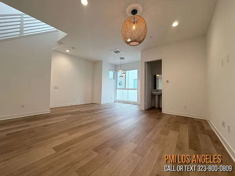 10917 1/2 Otsego St — Photo 16