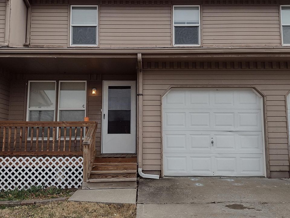 1st image of 1105 SE Prairie Ln