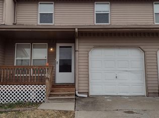 1105 SE Prairie Ln, Oak Grove, MO 64075