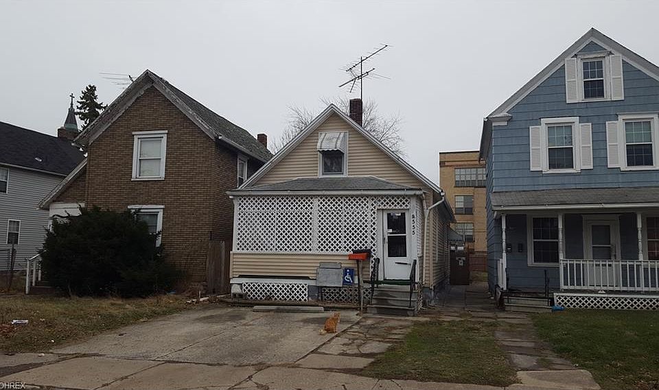 1st image of 555 W 14th St