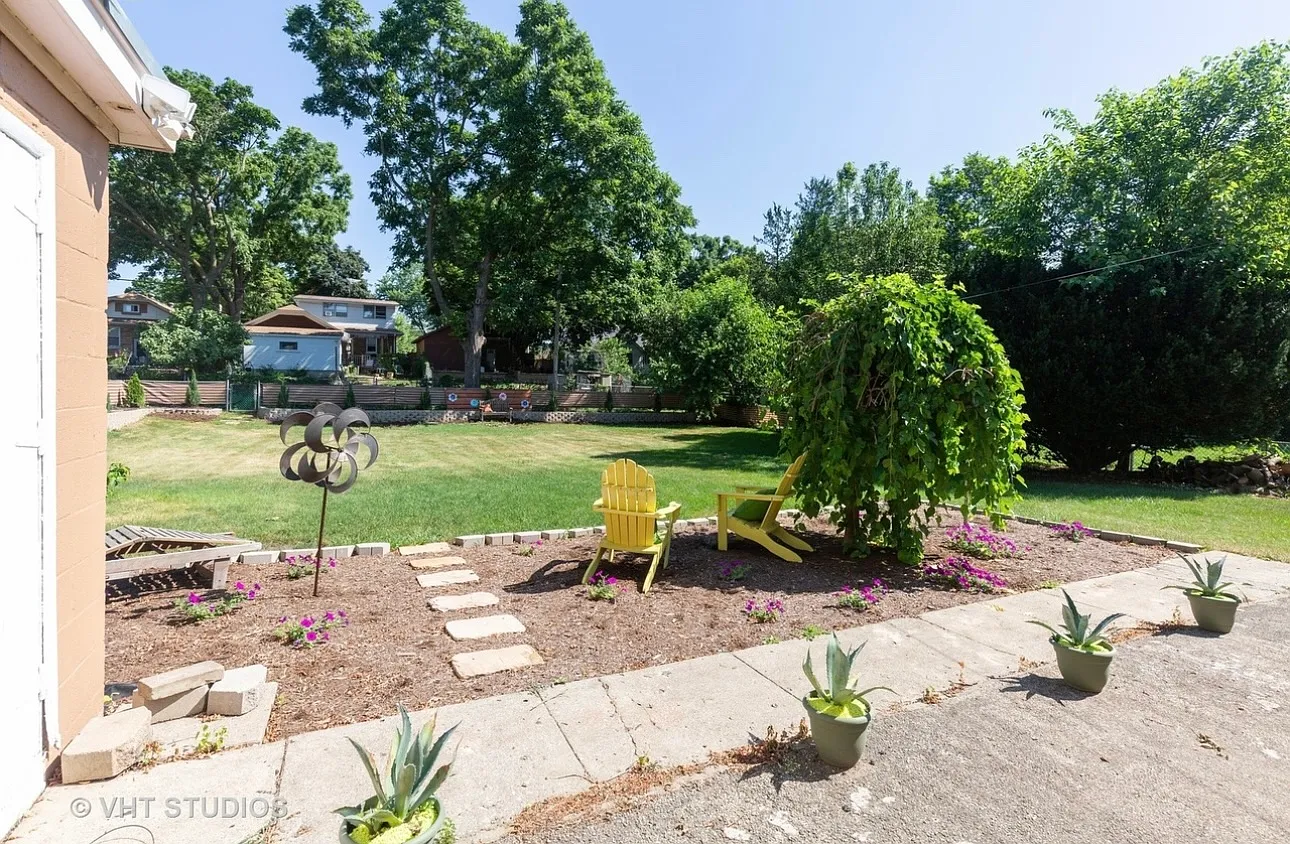 2 bed, 1051 sqft, $1,400 — Photo 2