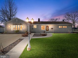 77 Gaping Rock Rd, Levittown, PA 19057