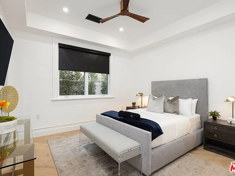 806 N Gardner St — Photo 15