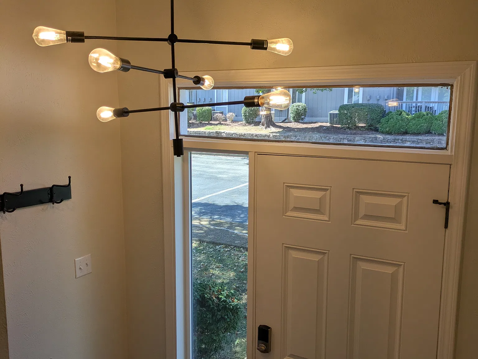 3 bed, 1472 sqft, $2,600 — Photo 2