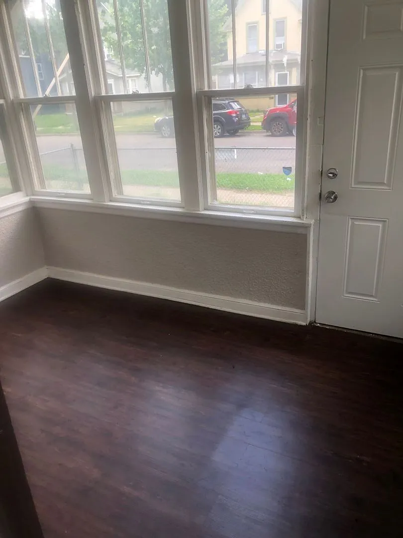 3 Bedroom, 1 Bath House Available with Private Yard — Photo 2