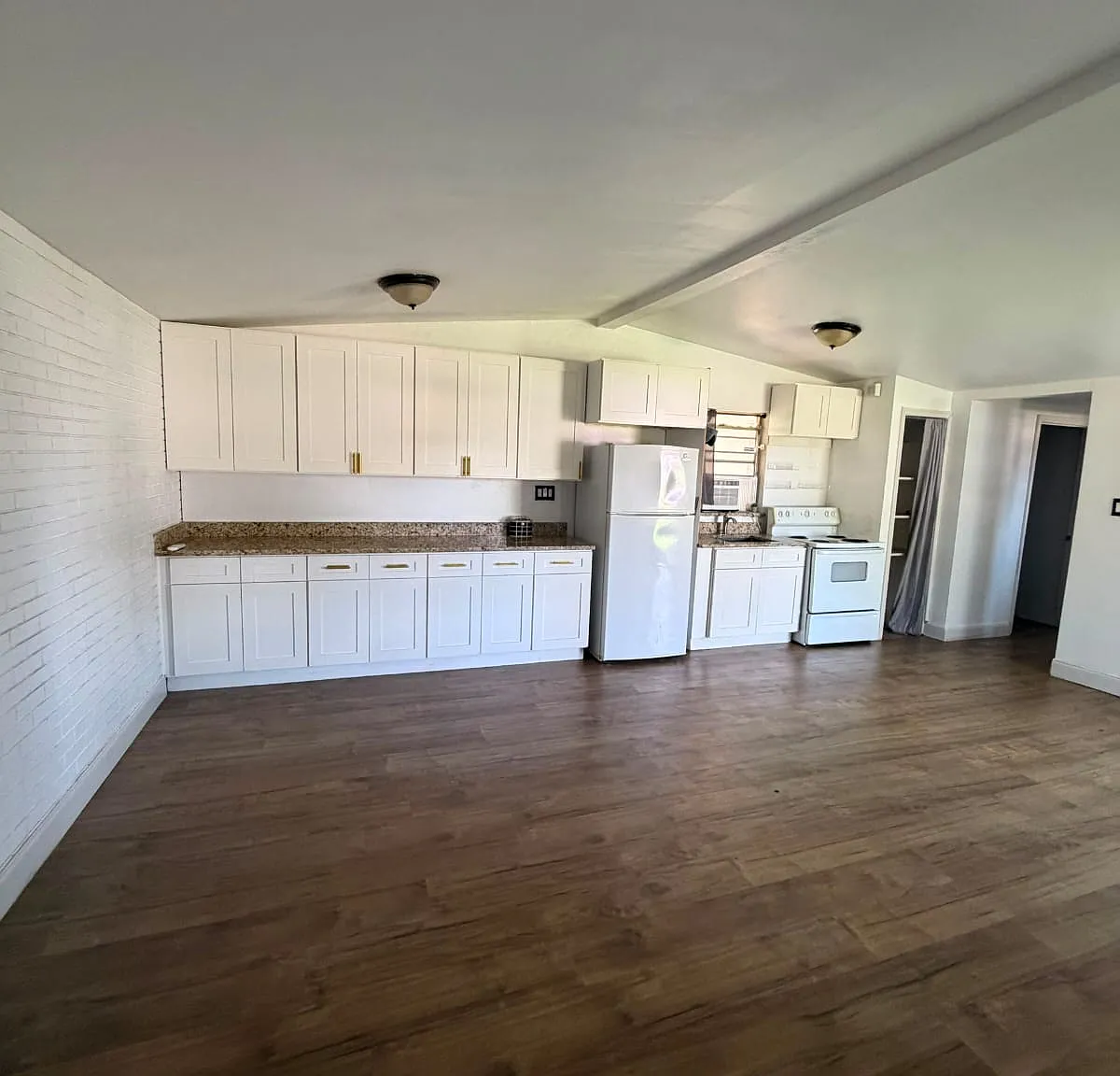 3 bed, 1043 sqft, $1,850 — Photo 2