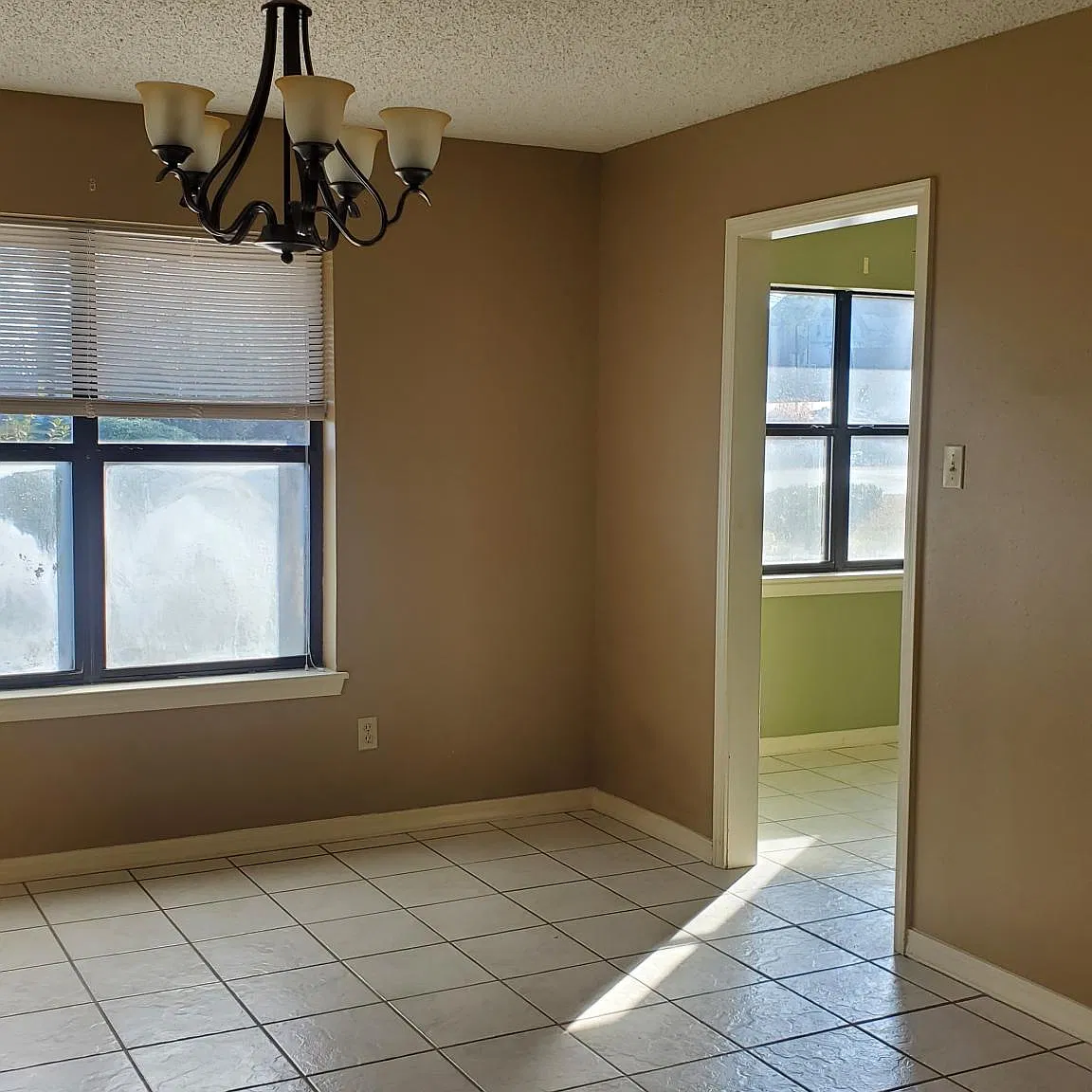 3 bed, 1944 sqft, $1,600 — Photo 3