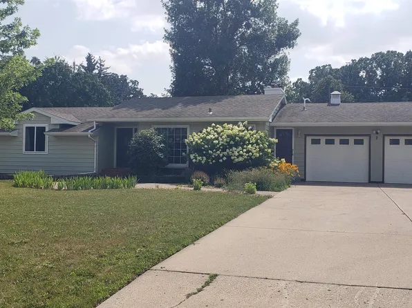 2 Green Way, Minot, ND 58701