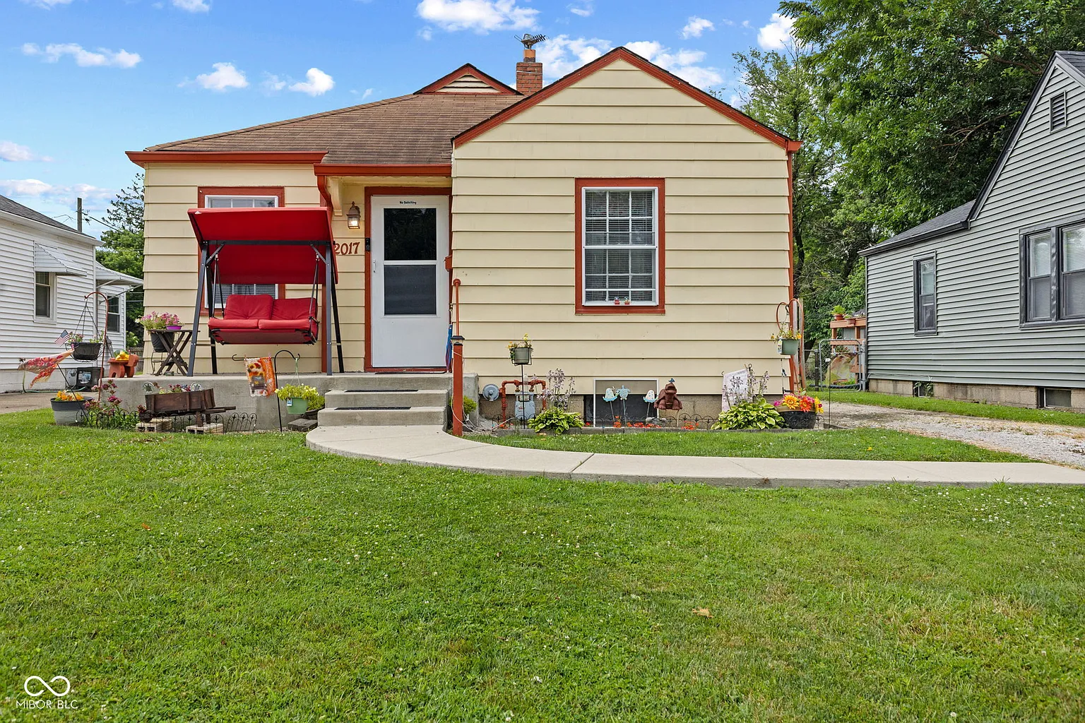 2017 E Legrande Ave photo 1