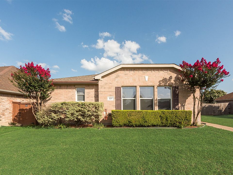1st image of 227 Deerfield Ct