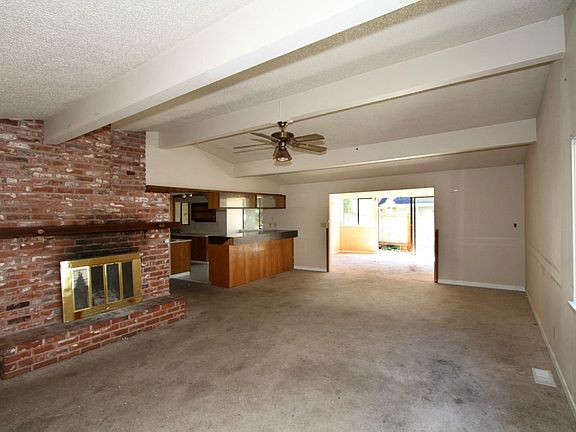 5th image of 2526 204th St SW