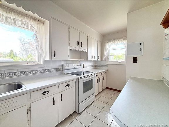 2nd image of 26 Danforth St