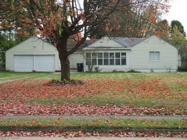 2848 Shelburn Ave, Akron, OH 44312