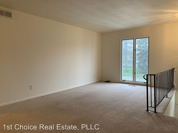 3rd image of 2819 Stoneleigh Dr