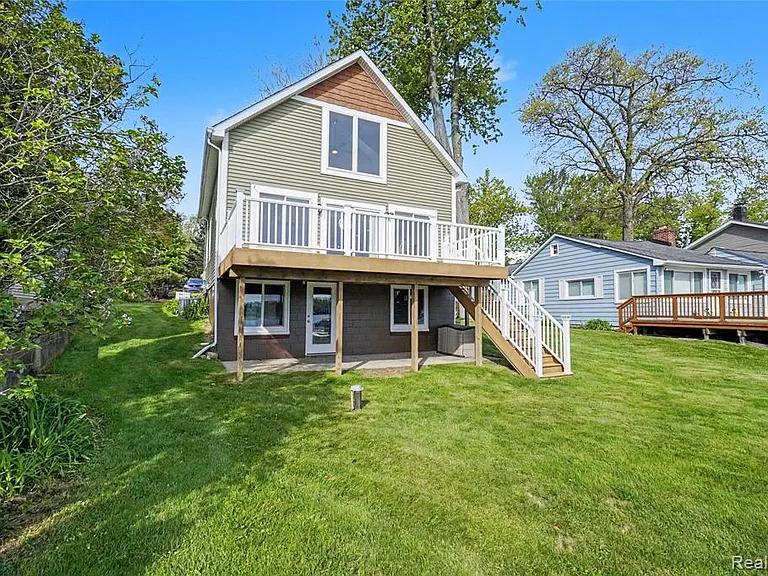 10280 Lakeside Dr — Photo 25