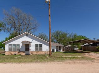 242 E Hamilton St, Stamford, TX 79553