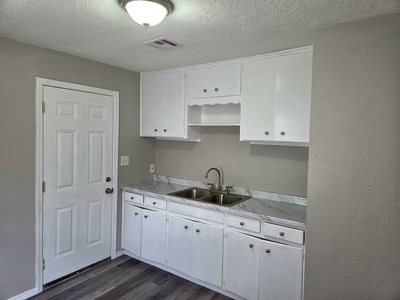 4th image of 3825 SW 43rd St