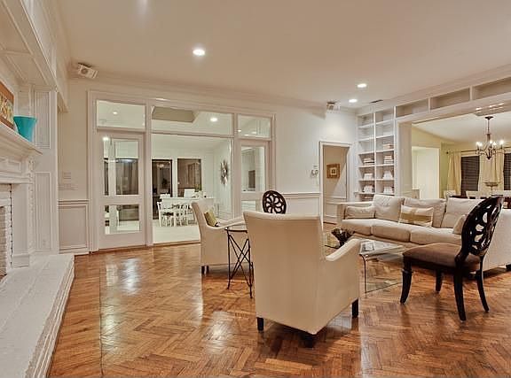 3rd image of 6402 Sunnyland Ln