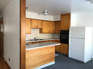 4102 SE Washington St, Portland, OR 97214