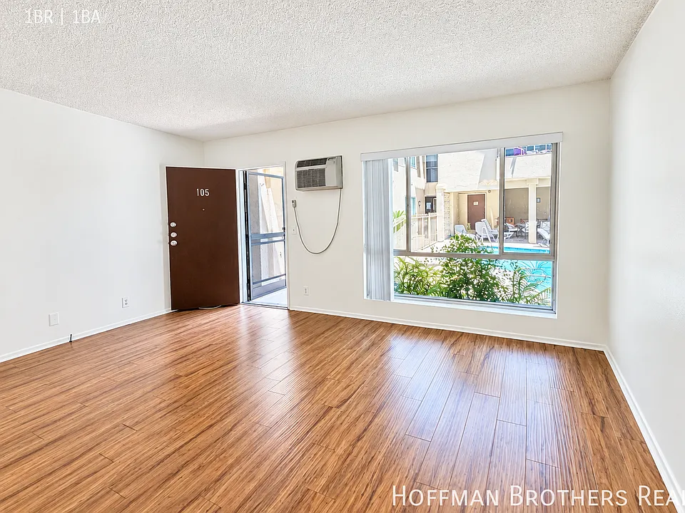 919 N Alfred St #105