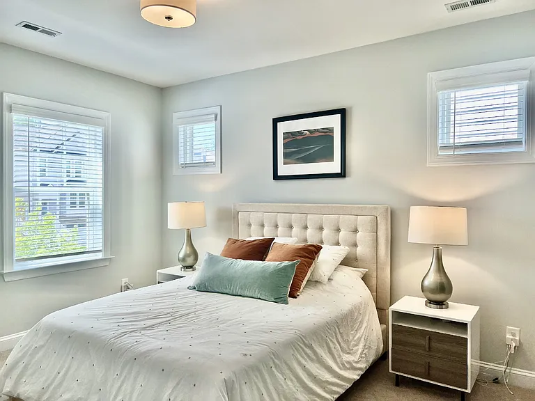 413 Belton St #413 BELTON ST — Photo 36