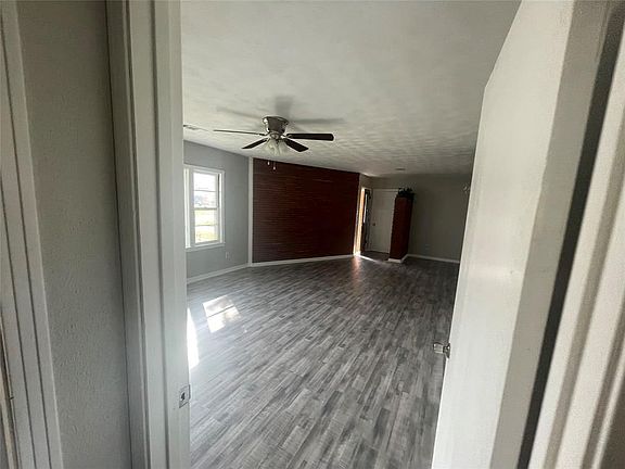 3rd image of 2828 John Dr