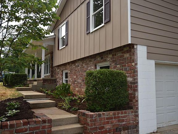 2nd image of 1411 E Clairmont Pl