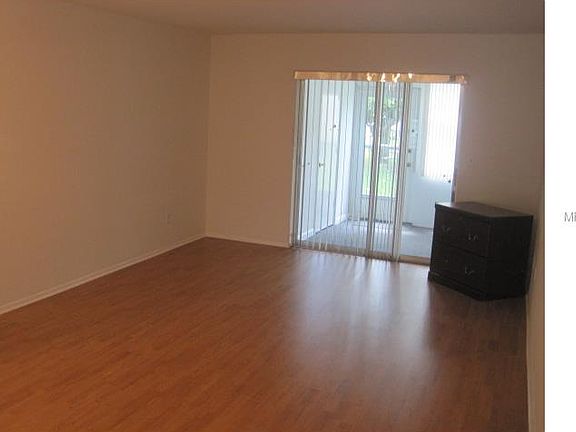 5th image of 400 Glennes Ln APT 104