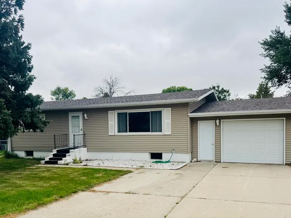 1007 Blackstone Ln, Beulah, ND 58523