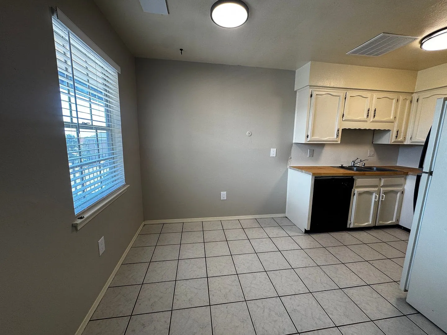1491 - 12209 Eric Ct NE — Photo 3