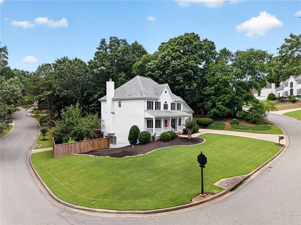 6 bed, 3.5 bath, 5262 sqft, $3,800 — Photo 4