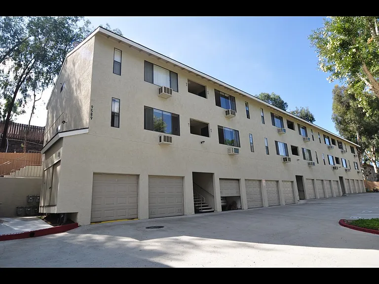 Gold Coast Apartments — Photo 46